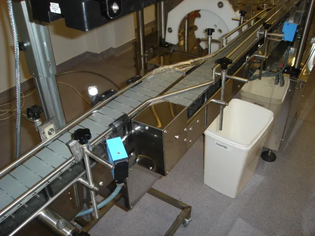 Stainless conveyor line installed by Mac Engineering